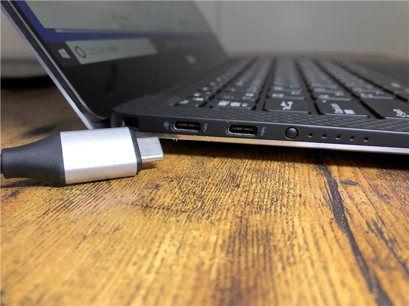 DELL New XPS 13のUSB Type-Cポート