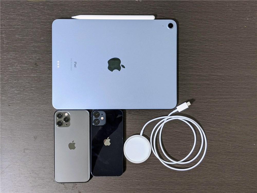 iPhone12miniとiPhone11Pro、iPadAir4の大きさを比較